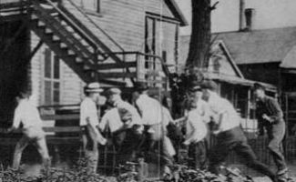 White gang chases black man, Chicago 1919